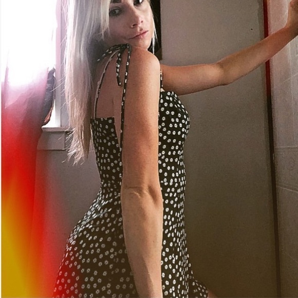 Princess Polly mini flower dress tie straps - Picture 4 of 5